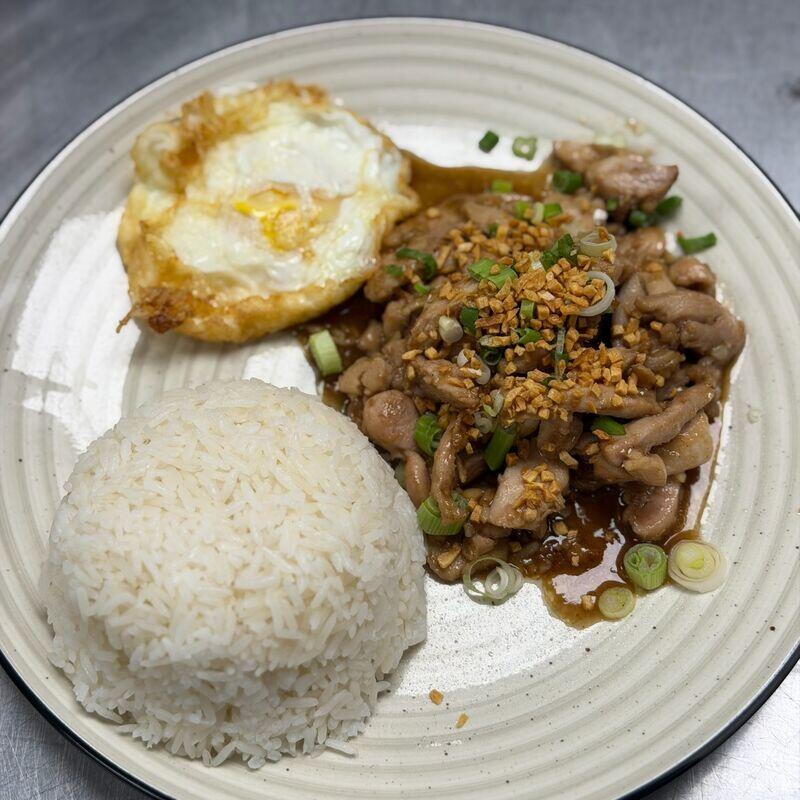 Kao Na Kratiem (Garlic Peppers)